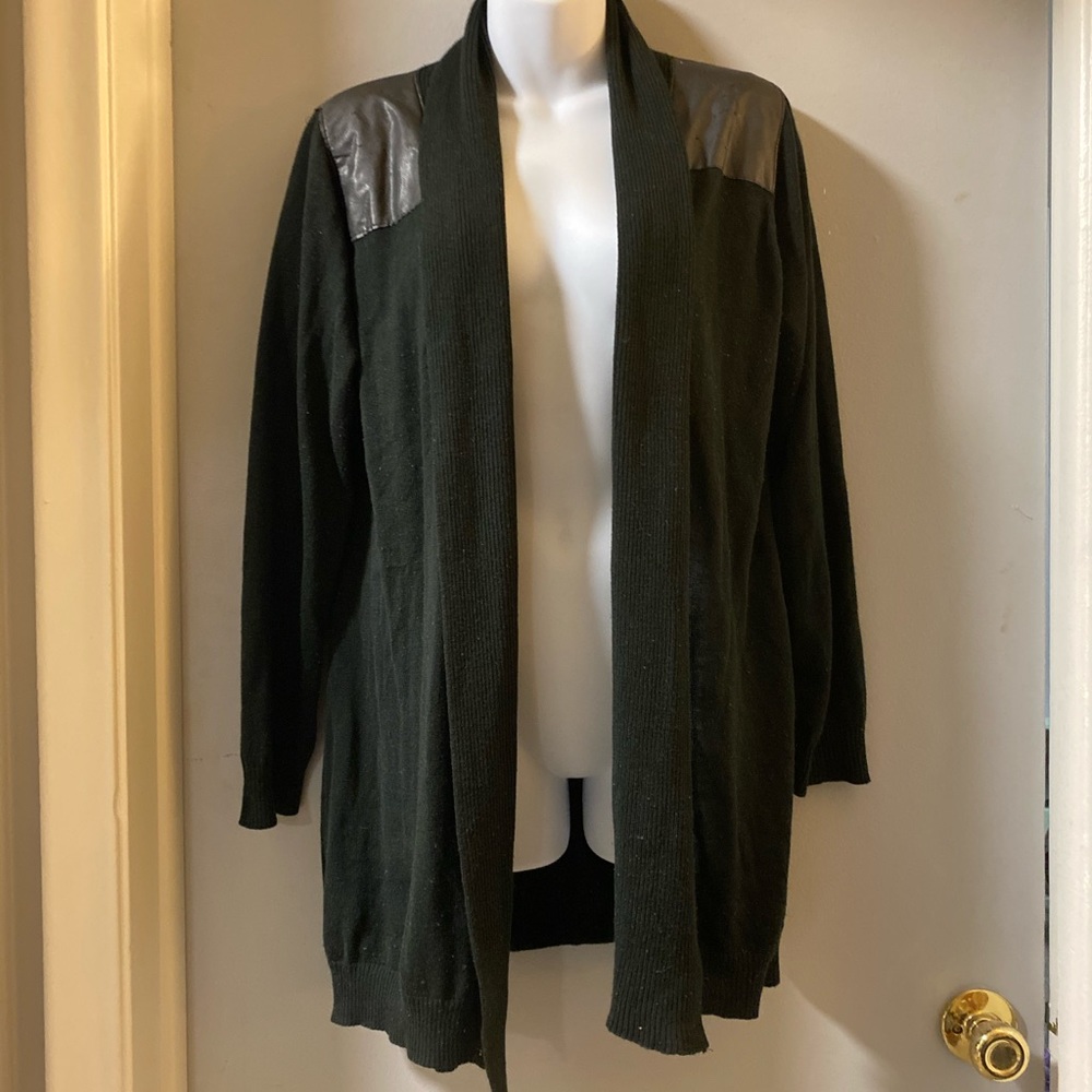 GU-Avenue 20 blk cardigan w feaux leather shoulder